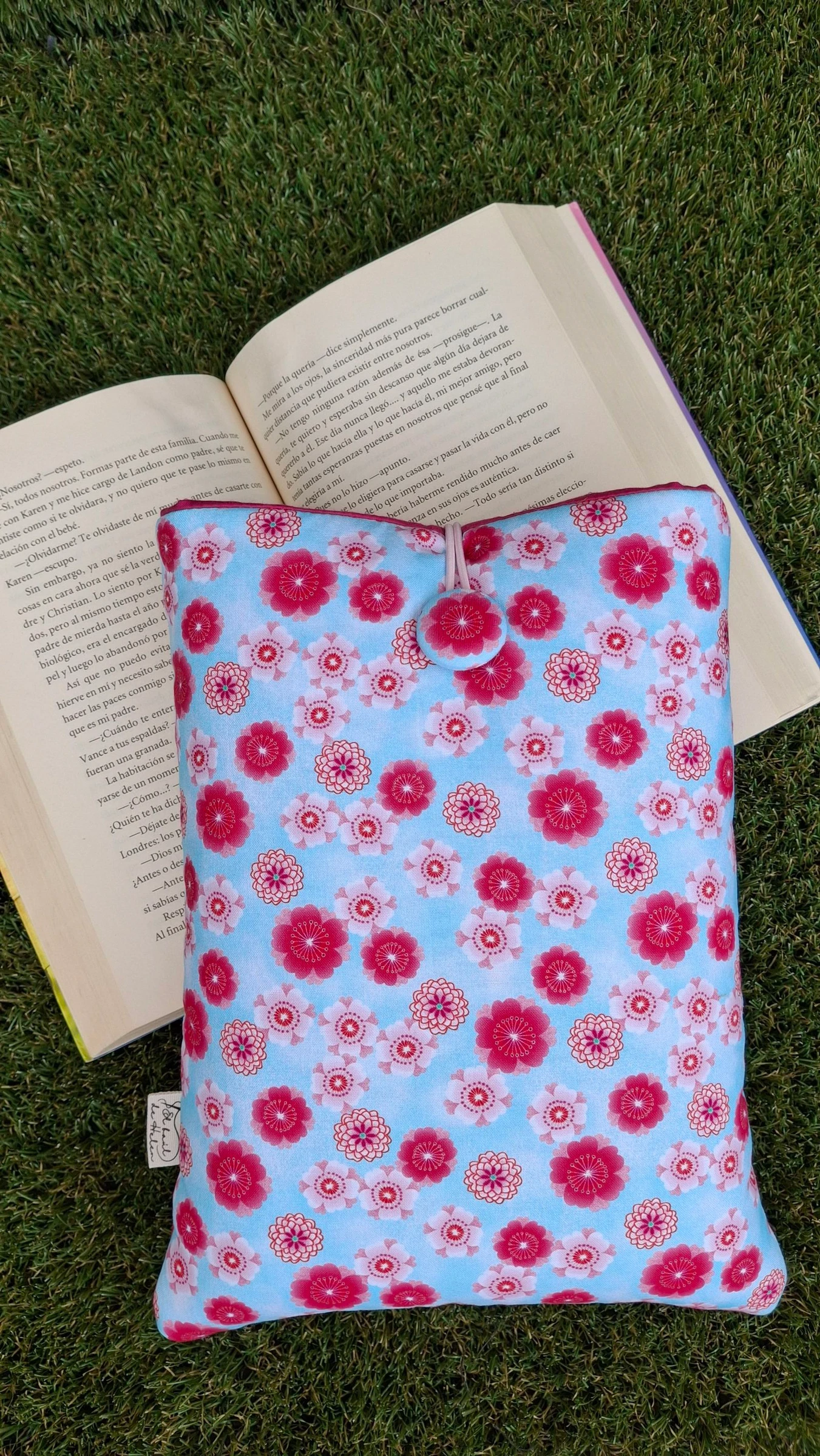 Funda para libro acolchada hecha a mano 